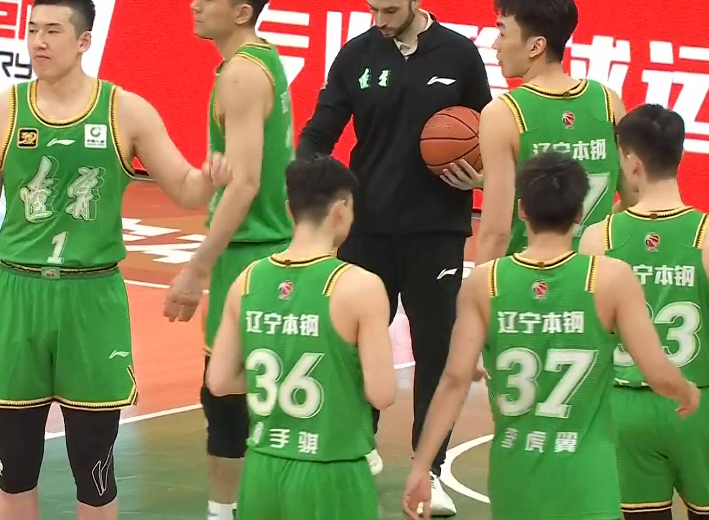终于来了！CBA四大豪门酿“多人交易”，陈国豪回广东队成定局？